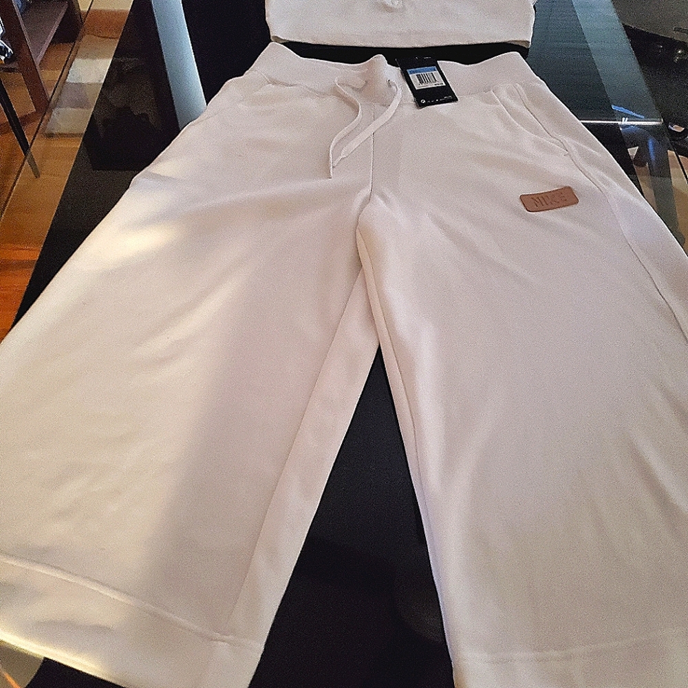 NIKE wide leg crop pants